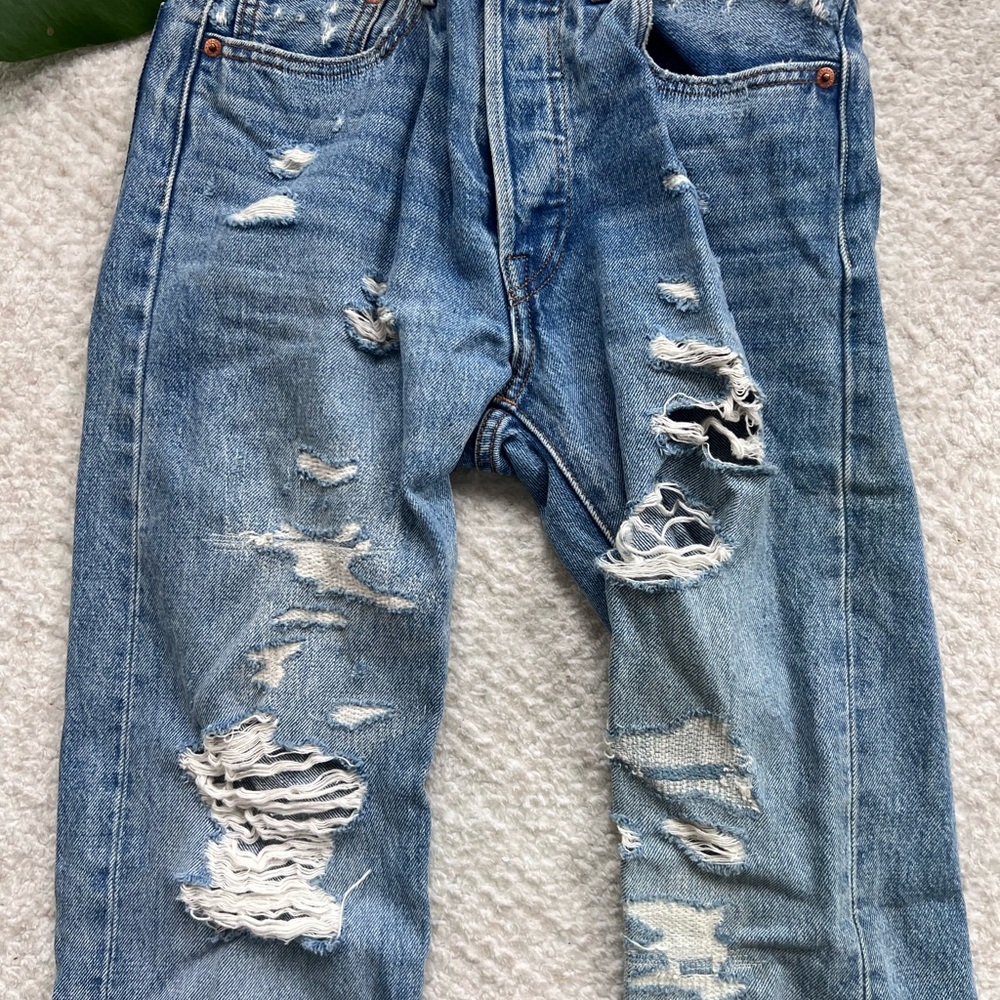 Distressed Levi Blue Jeans